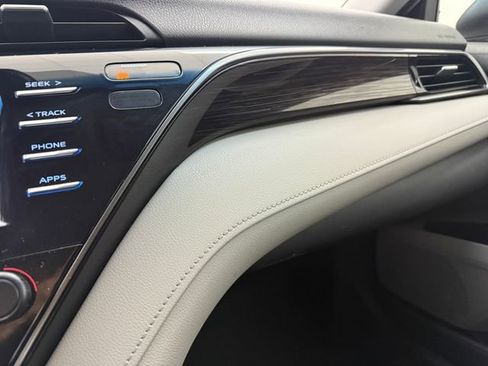 Used 2020 Toyota Camry LE image 22