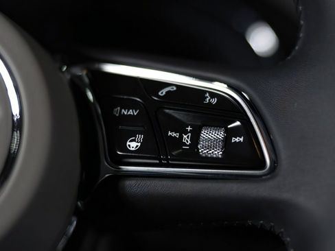 Used 2022 Bentley Bentayga image 30