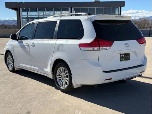 Used 2012 Toyota Sienna XLE w/ Entertainment Pkg image 6