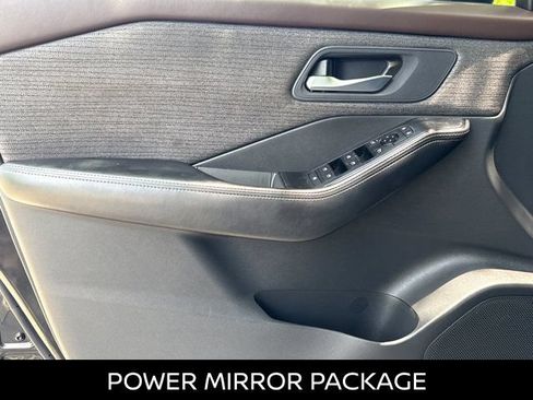 Certified 2023 Nissan Rogue SV FWD image 4