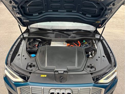 Used 2019 Audi e-tron Prestige w/ Prestige Package AWD/4WD image 54