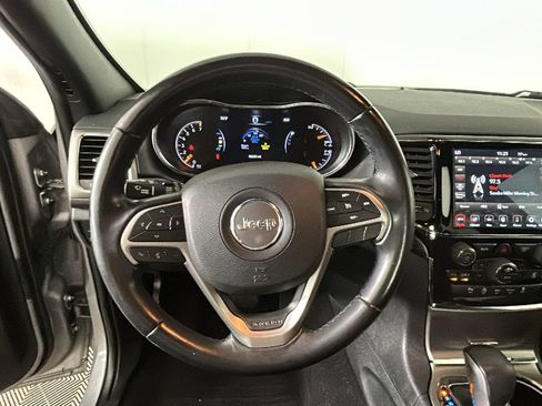 Used 2019 Jeep Grand Cherokee Laredo w/ 18" Wheel & 8.4" Radio Group AWD/4WD image 17