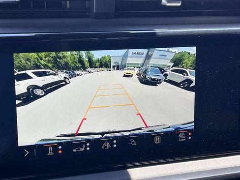 Used 2025 GMC Sierra 1500 AT4 w/ AT4 Premium Package AWD/4WD image 33