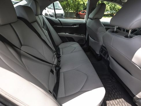 Used 2022 Toyota Camry XLE FWD image 29