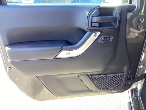 Used 2018 Jeep Wrangler Rubicon w/ Power Convenience Group image 15