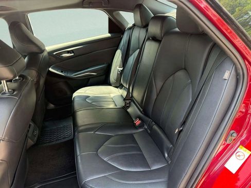 Used 2019 Toyota Avalon XLE image 16