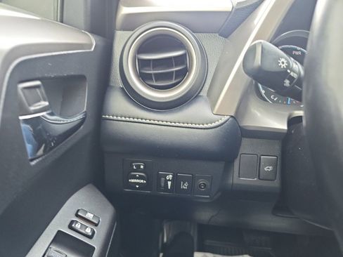 Used 2018 Toyota RAV4 XLE image 23