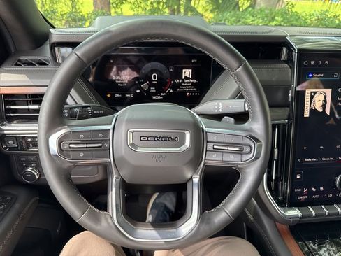 Used 2025 GMC Yukon Denali AWD/4WD image 64
