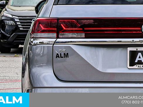 Used 2025 Volkswagen Atlas SE image 14