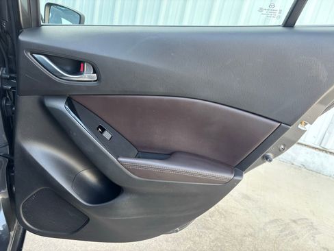 Used 2018 MAZDA MAZDA3 Touring image 33