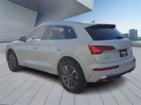 Certified 2025 Audi Q5 2.0T Premium Plus w/ Premium Plus Package image 4