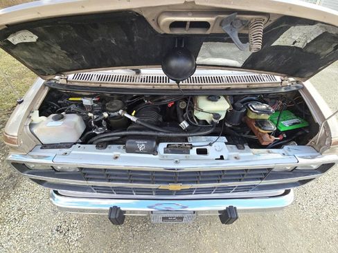 Used 1994 Chevrolet G20 image 23