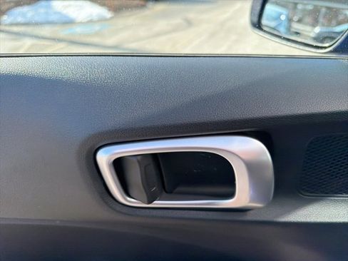 Used 2025 Hyundai Venue SE image 14