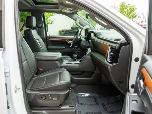 Used 2023 GMC Sierra 1500 Denali w/ Denali Reserve Package AWD/4WD image 10