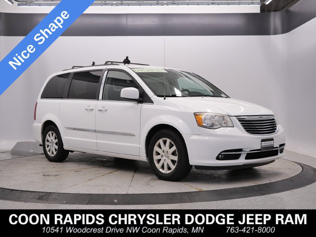 Used 2014 Chrysler Town & Country Touring FWD image 7