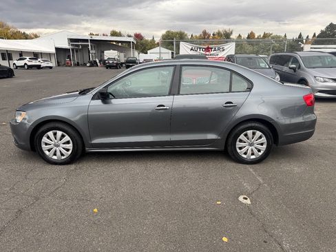 Used 2013 Volkswagen Jetta S image 2