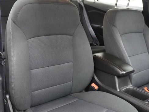 Used 2017 Chevrolet Cruze LT w/ Convenience Package FWD image 9