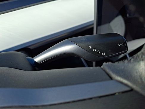 Used 2020 Tesla Model 3 Standard Range Plus image 17