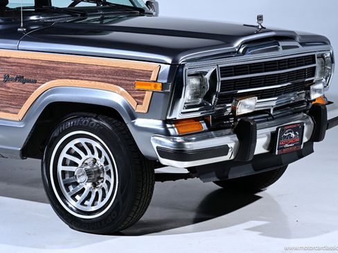 Used 1991 Jeep Grand Wagoneer image 18