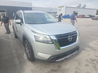 Used 2025 Nissan Pathfinder SL FWD video 1
