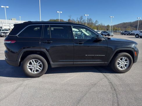 Used 2023 Jeep Grand Cherokee Laredo w/ Luxury Tech Group I image 6