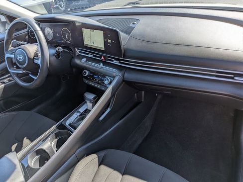 Used 2025 Hyundai Elantra SEL image 27
