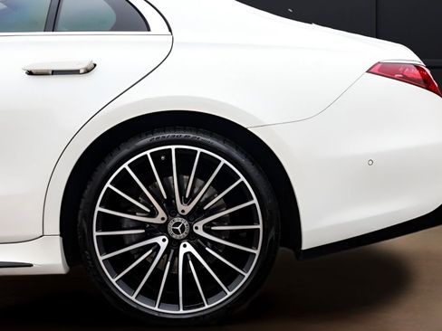 Used 2022 Mercedes-Benz S 500 4MATIC w/ AMG Line Package image 18