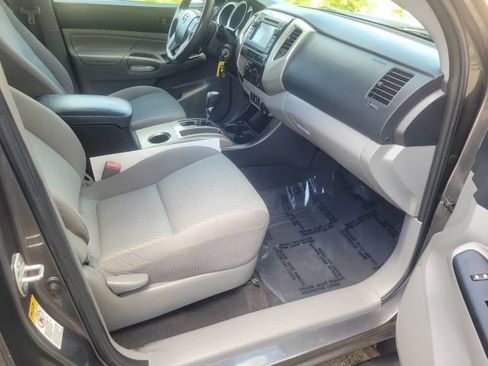 Used 2013 Toyota Tacoma PreRunner w/ SR5 Pkg RWD image 13