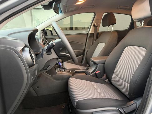 Used 2021 Hyundai Kona SE image 11