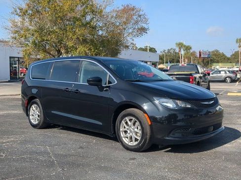 Used 2024 Chrysler Voyager LX image 2