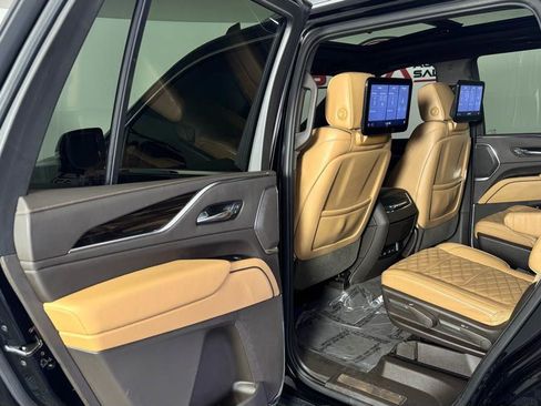 Used 2021 Cadillac Escalade Premium Luxury AWD/4WD image 30