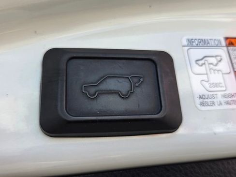 Used 2018 Toyota RAV4 Limited w/ Advanced Technology Package image 17