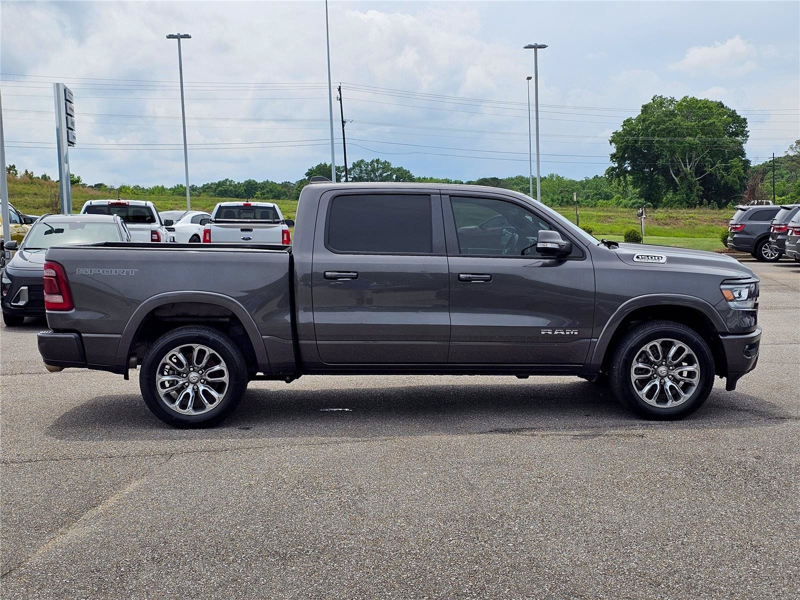 Used 2022 RAM 1500 Laramie w/ Sport Appearance Package AWD/4WD image 8