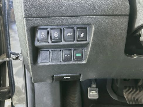 Used 2020 Nissan Rogue SV FWD image 16
