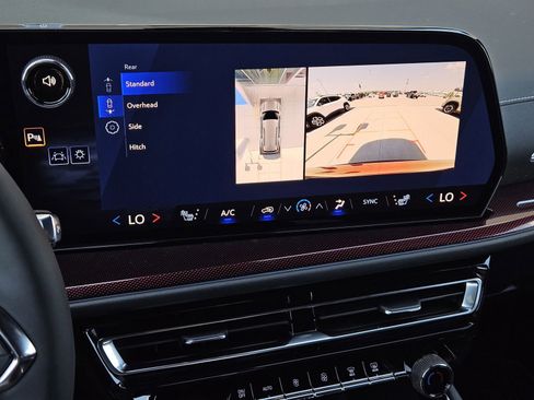 New 2026 Chevrolet Traverse Z71 w/ Driver Confidence Package image 18