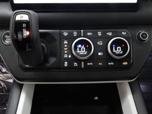 Certified 2025 Land Rover Defender 130 X-Dynamic SE AWD/4WD image 12