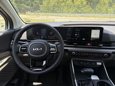New 2026 Kia Carnival EX FWD image 27