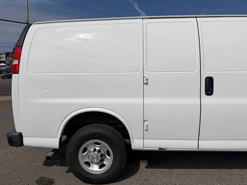 Used 2019 Chevrolet Express 2500 RWD image 5