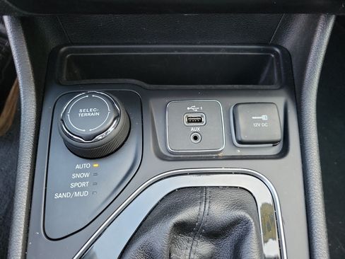 Used 2020 Jeep Cherokee Limited AWD/4WD image 18
