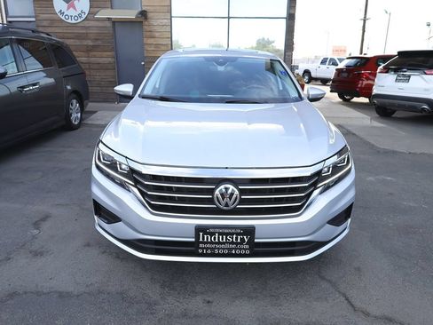 Used 2020 Volkswagen Passat 2.0T SE w/ Sunroof Package FWD image 3