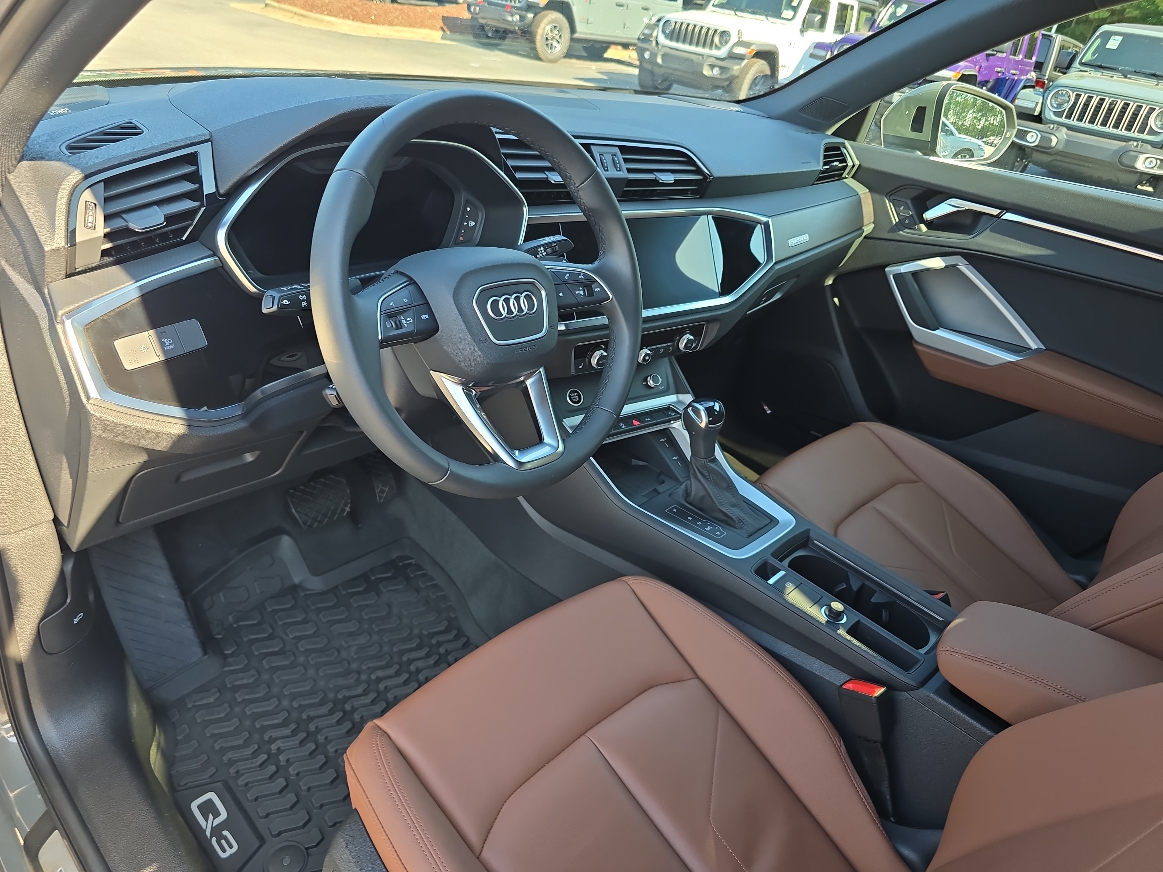 Used 2025 Audi Q3 2.0T Premium Plus w/ Premium Plus Package AWD/4WD image 16