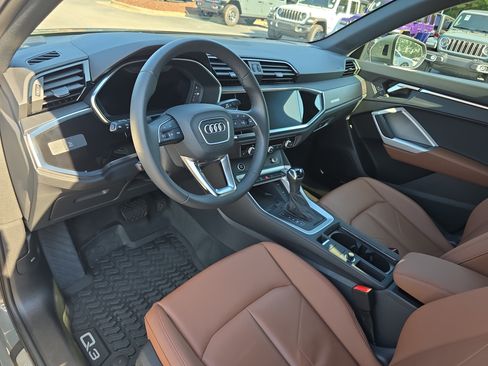 Used 2025 Audi Q3 2.0T Premium Plus w/ Premium Plus Package AWD/4WD image 16