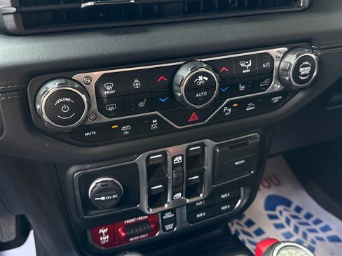 Used 2024 Jeep Wrangler Unlimited Rubicon 392 image 36