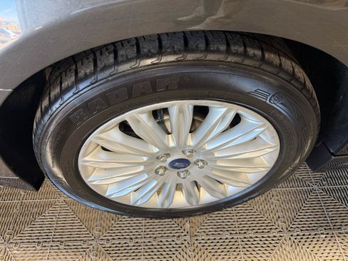 Used 2015 Ford Fusion SE FWD image 18