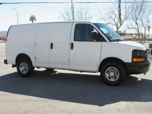 Used 2013 Chevrolet Express 2500 image 2