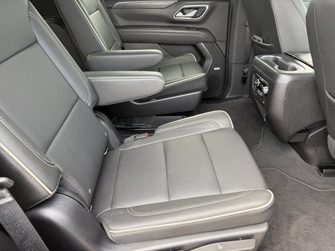 Certified 2022 GMC Yukon SLT w/ SLT Luxury Package AWD/4WD image 14