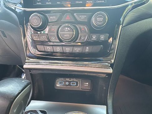 Used 2019 Jeep Grand Cherokee Altitude AWD/4WD image 20