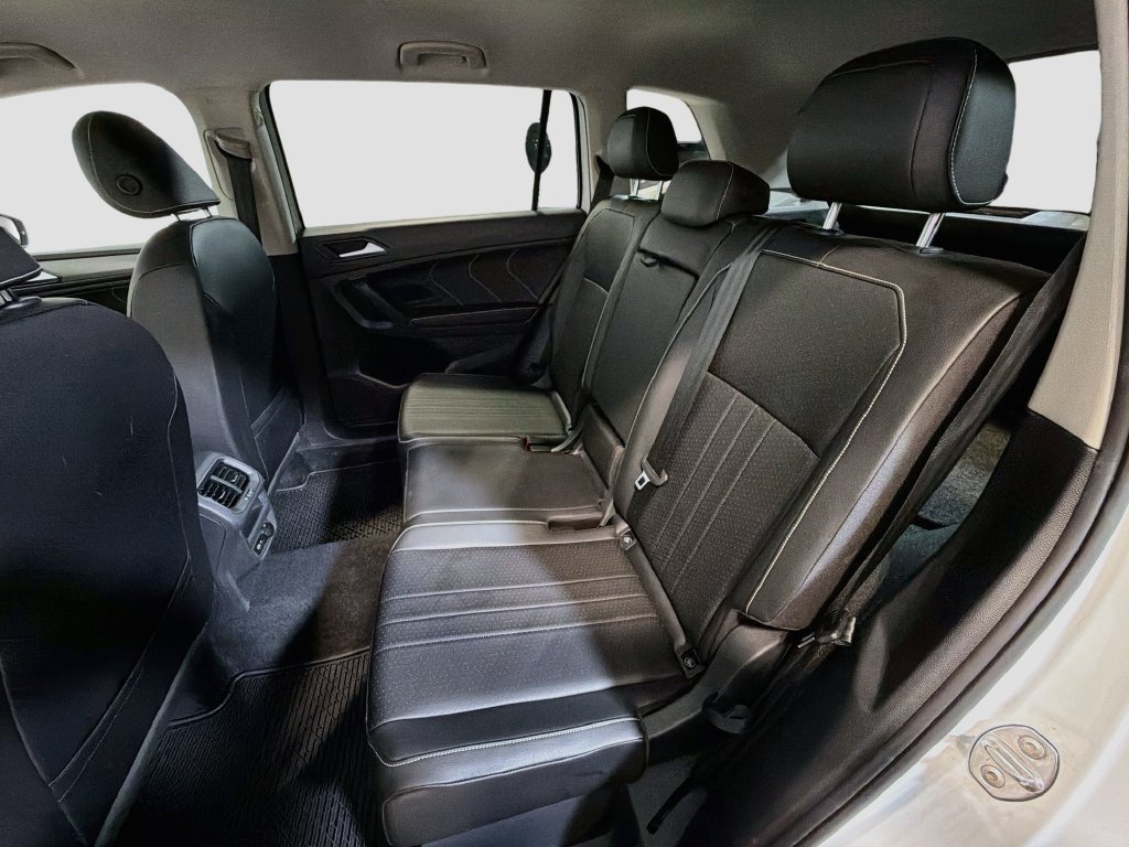 Used 2022 Volkswagen Tiguan SE AWD/4WD image 23