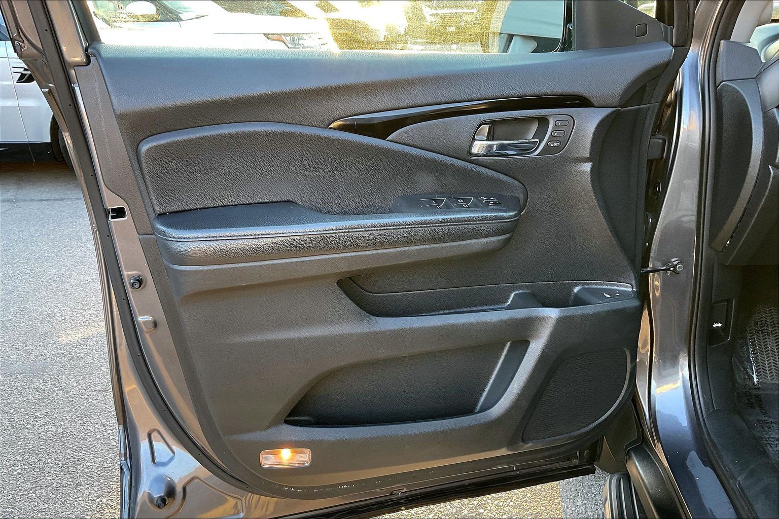 Used 2016 Honda Pilot Elite image 18