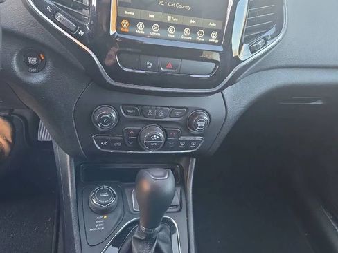 Used 2019 Jeep Cherokee Limited image 13